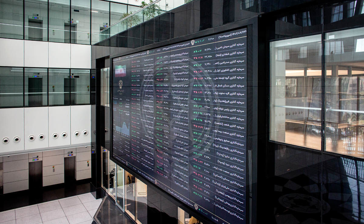 ریزش ۱۰۴ هزار واحدی شاخص بورس