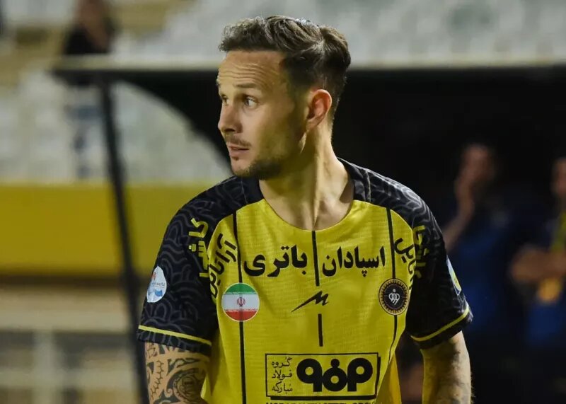 مرخصی 24 ساعته محرم به ستاره اسپانیایی