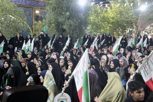 عکس/ آغاز زندگی مشترک ۳ زوج جوان در یادمان شهدای هویزه