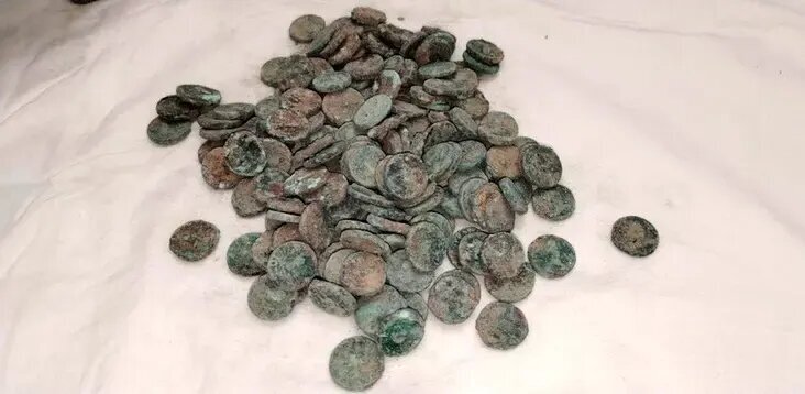 کشف سکه‌های نقره اشکانی  + عکس