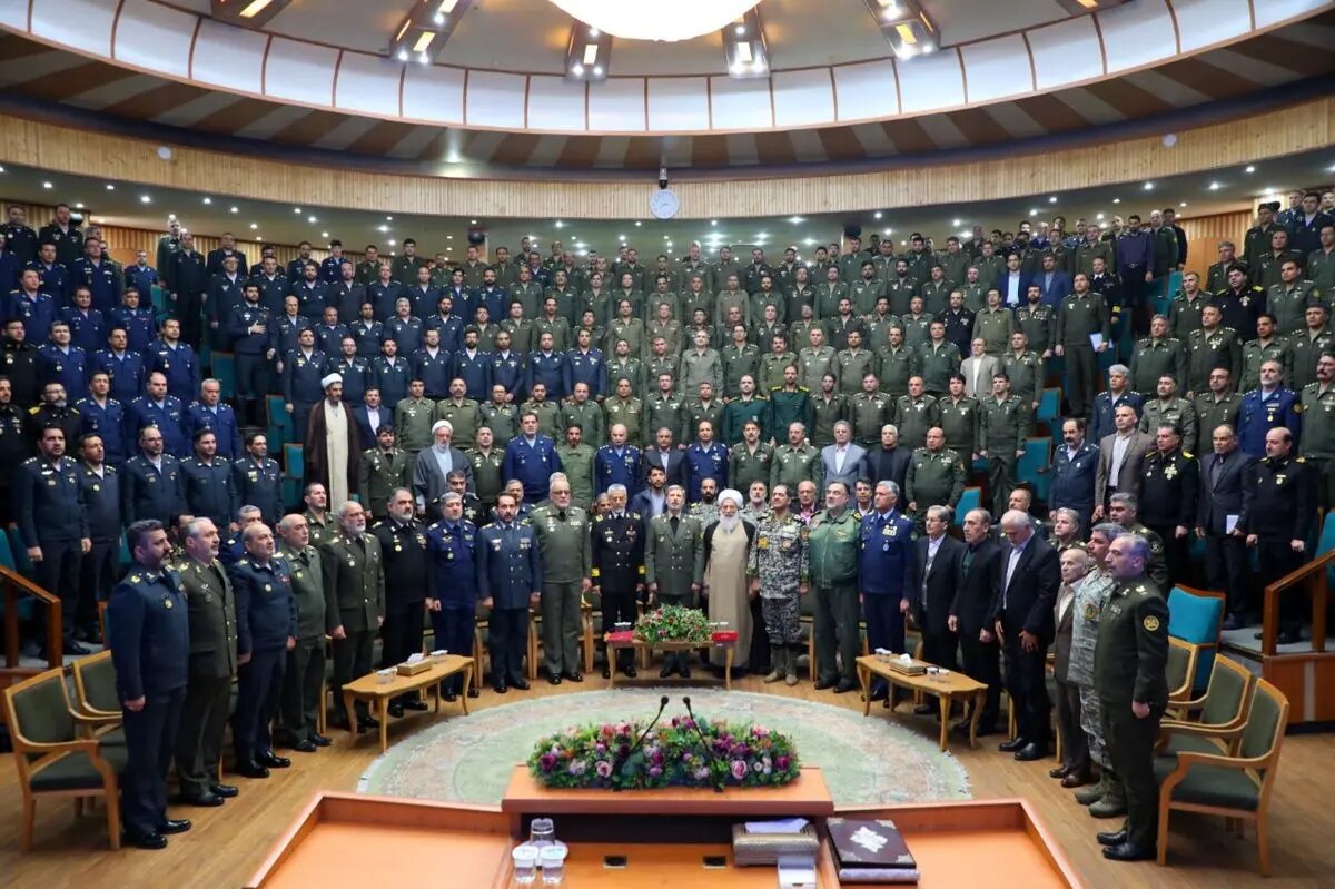 باید فرصت خدمت در نظام جمهوری اسلامی ایران را مغتنم بشماریم