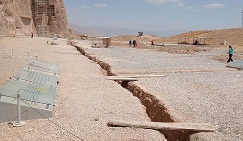 زنگ خطر فرونشست در قلب تاریخ ایران/ نقش رستم پایلوت مدیریت فرونشست شود