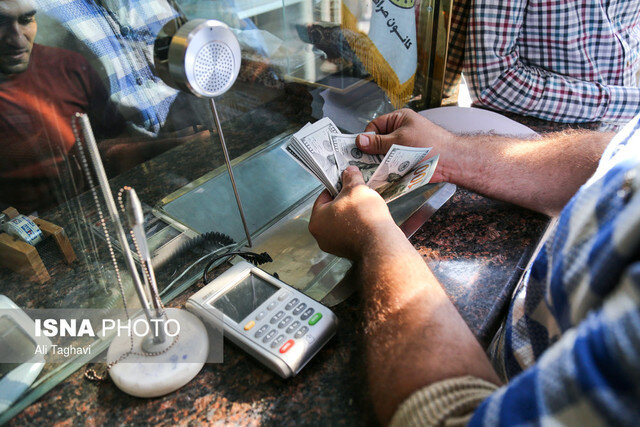 افزایش ارز دولتی بدون مهار بازار آزاد، مشکل را حل نمیکند