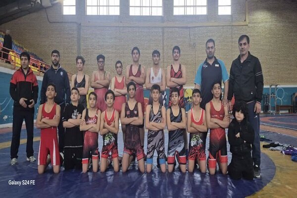 مسابقات لیگ نونهالان کشتی آزاد خرم‌آباد برگزار شد