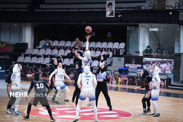 استقلال و گروه بهمن به نیمه نهایی رسیدند