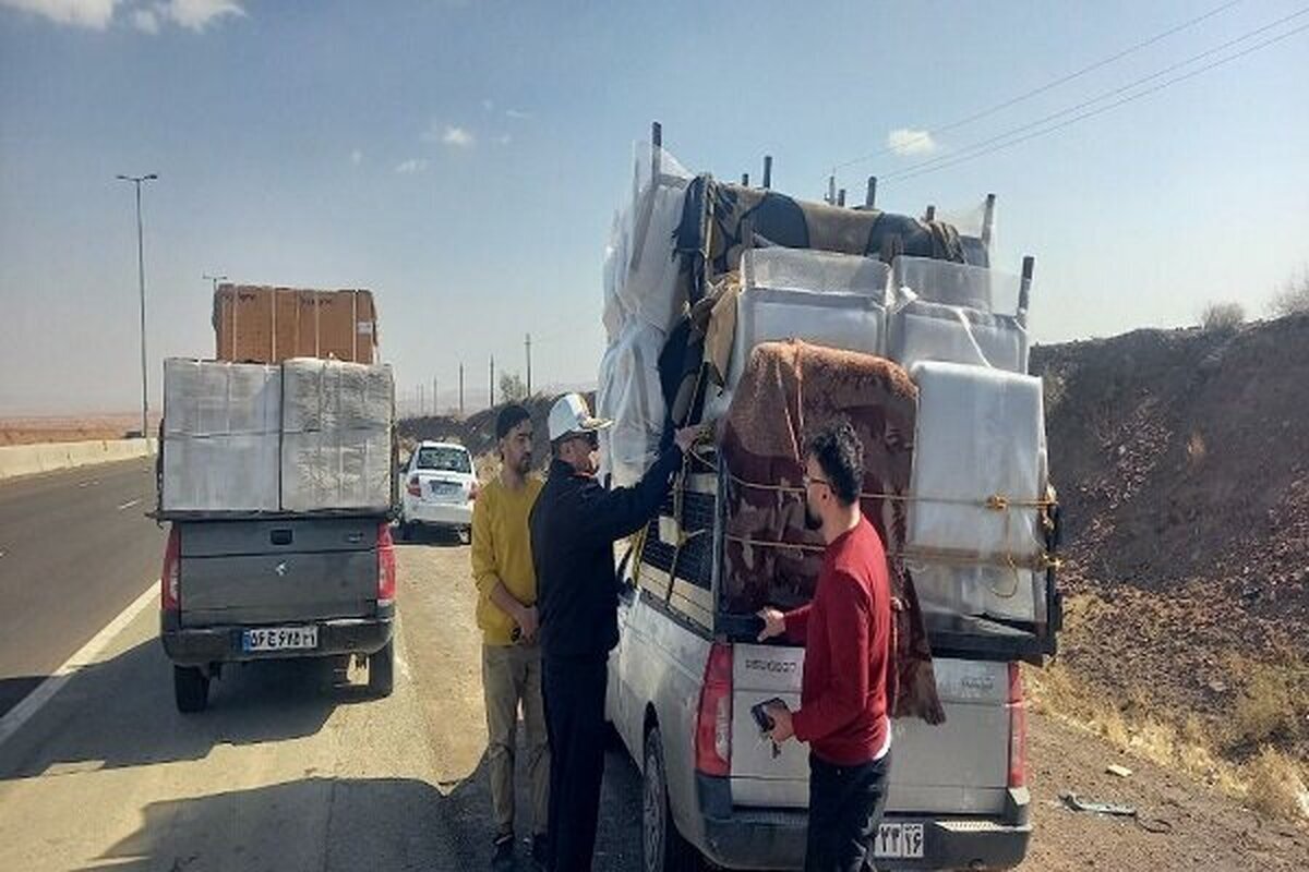 برخورد پلیس راه با تردد حمل بار نامتعارف توسط وانت بارها در تهران