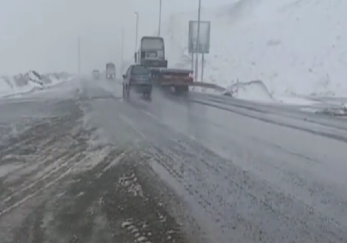 جاده فیروزکوه برفی شد