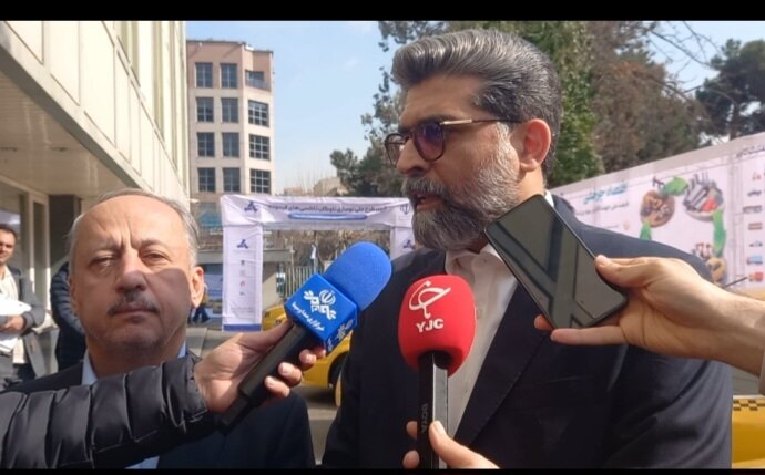 تحویل بخشی از اتوبوسهای برون شهری تا پایان سال/ ۴۶۰ دستگاه تاکسی برقی تحویل داده شد+ فیلم