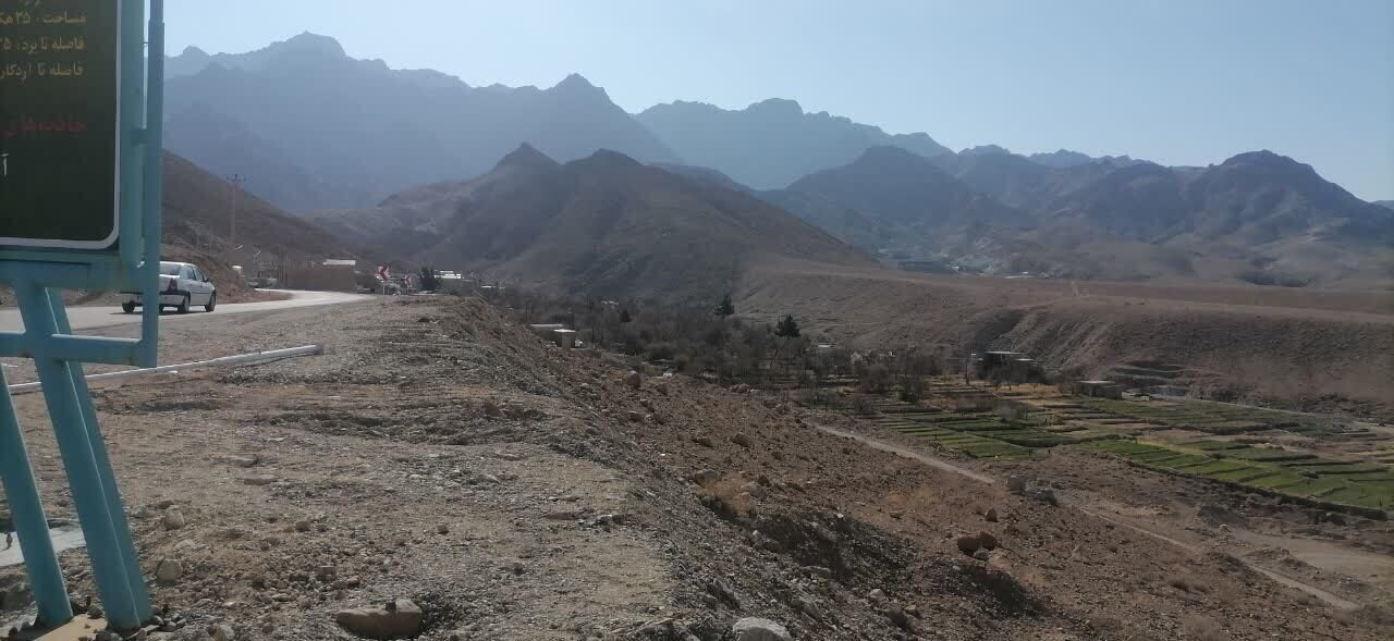 گلایه گردشگران روستای انجیرآوند اردکان از خشکسالی درختان + عکس
