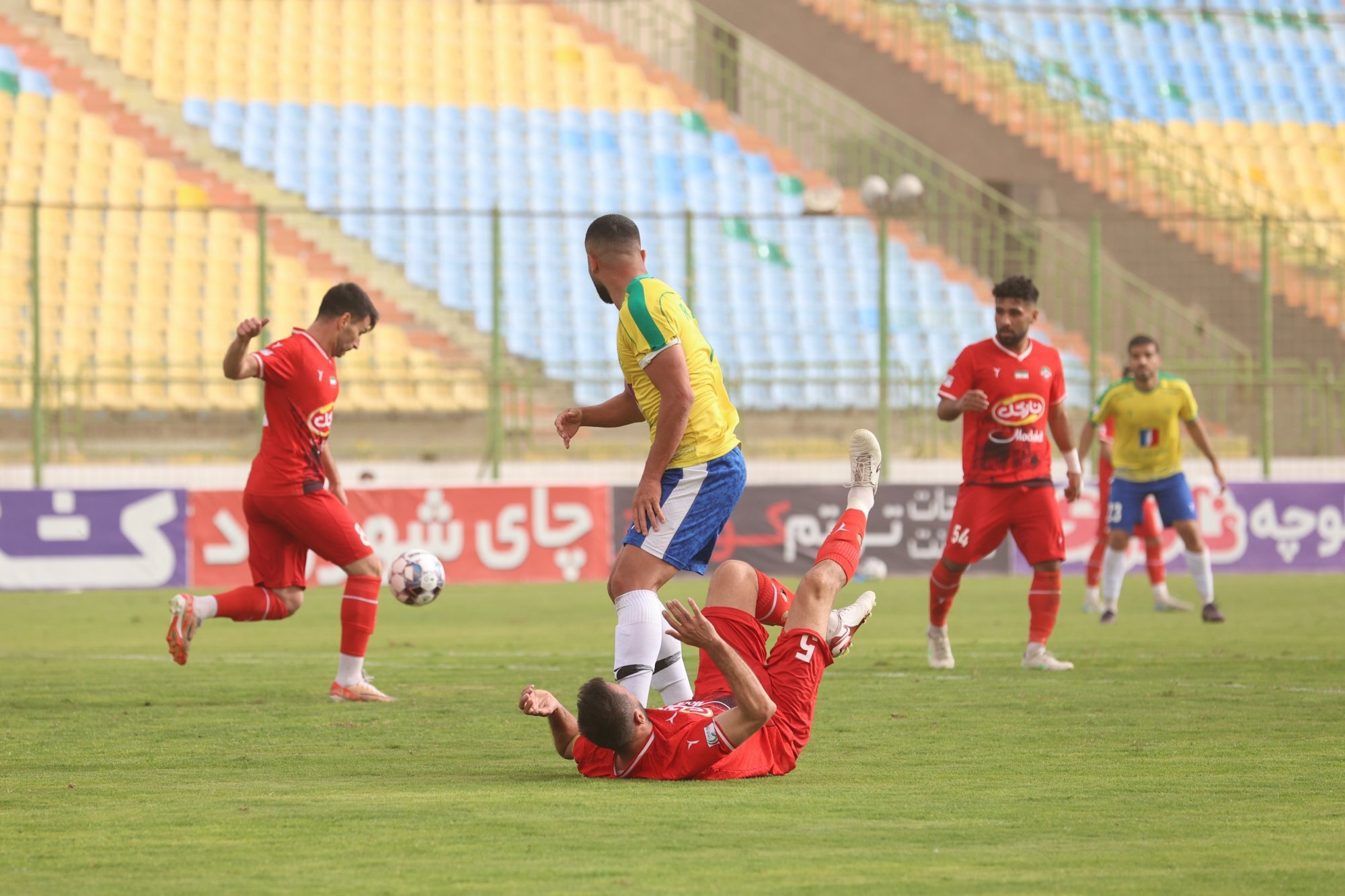 اتفاق ویژه در آبادان؛ فوتبال با گزارش عربی!