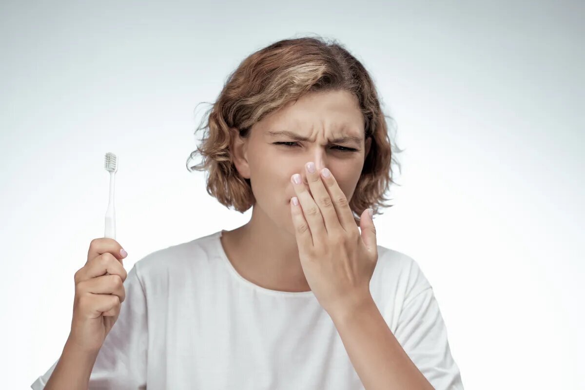 چرا بوی بد دهان بعضی‌ها با مسواک هم از بین نمی‌رود؟