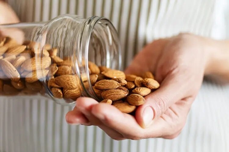 اگر لبنیات نمی‌خورید؛ این ۸ خوراکی کلسیم بیشتری از لبنیات دارند
