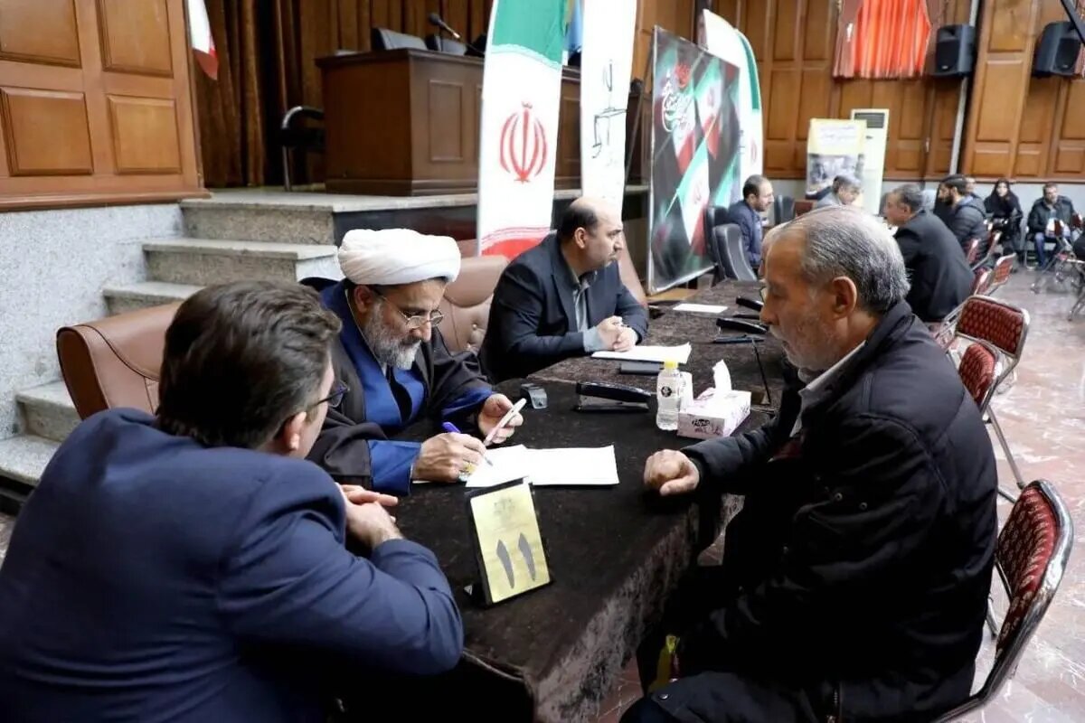 مسئولان قضایی دادگستری استان تهران به درخواست‌های حقوقی و قضایی ۱۹۴ نفر از مراجعان رسیدگی کردند
