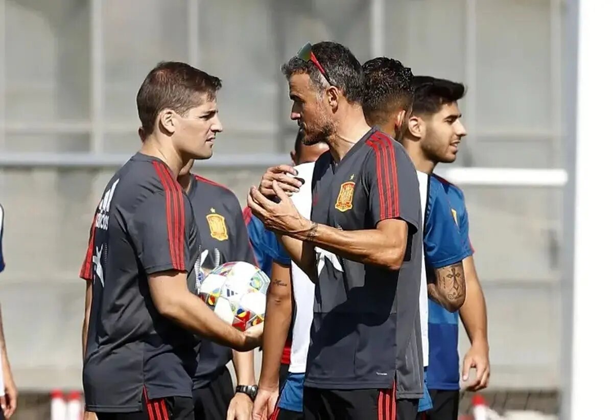 رابرت مورنو؛ از سایه لوئیس انریکه تا نیمکت احتمالی کاستاریکا