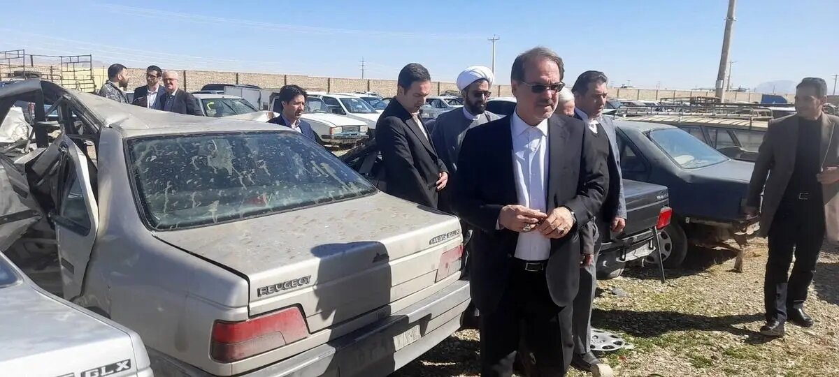 بررسی دقیق وضعیت خودرو‌های رسوبی در جریان بازید رئیس سازمان بازرسی از پارکینگ راهور نجف‌آباد