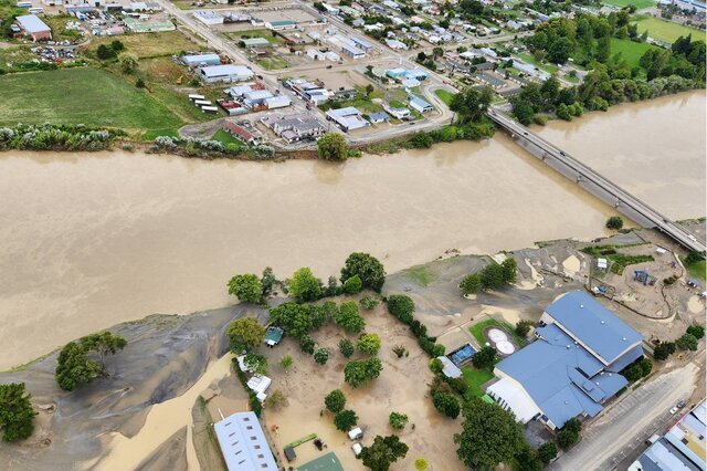 طوفان در نیوزیلند؛ اختلال در حمل‌ونقل و قطع برق هزاران مشترک