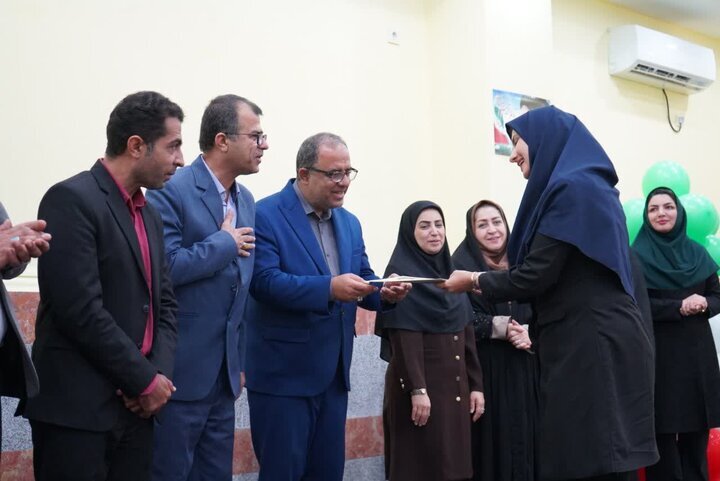 معلمان و دانشآموزان برتر کشوری و استانی در بوشهر تجلیل شدند