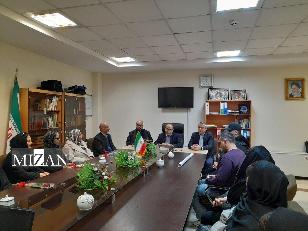 تقدیر شکات پرونده یونیک فاینانس از معاونت امور بینالملل قوه قضاییه