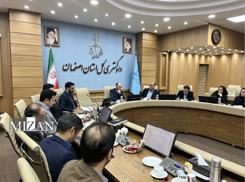 معاون راهبردی قوه قضاییه از واحد بایگانی راکد و انبار اموال تملیکی اصفهان بازدید کرد