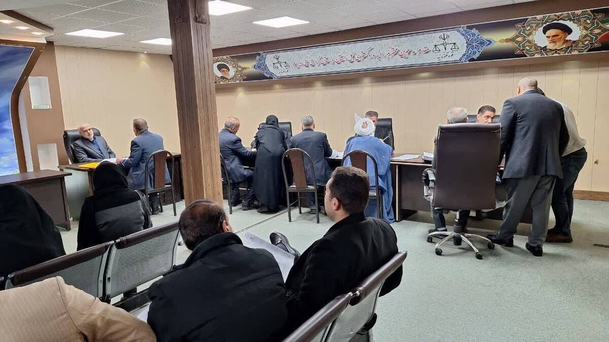 مسئولان قضایی دادگستری استان لرستان به درخواست ۷۳ نفر از مراجعان در ملاقات مردمی رسیدگی کردند