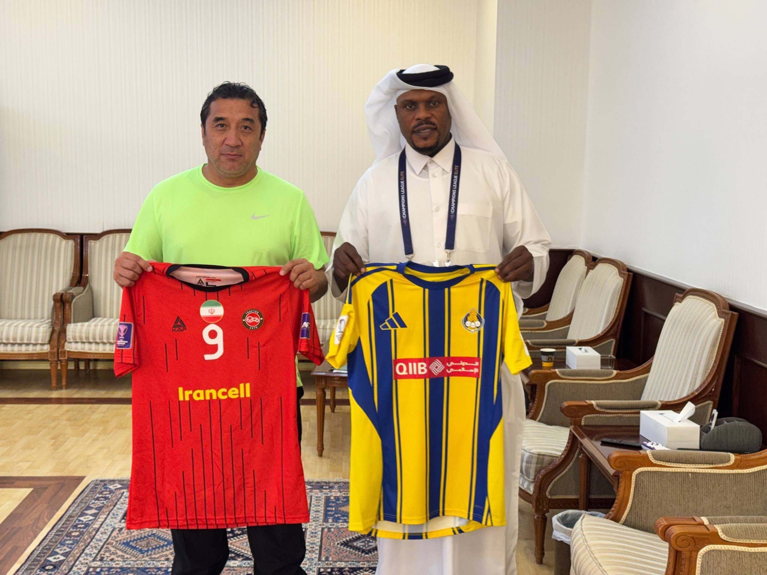 جلسه هماهنگی و رونمایی پیراهن پیش از دیدار تراکتور و الغرافه