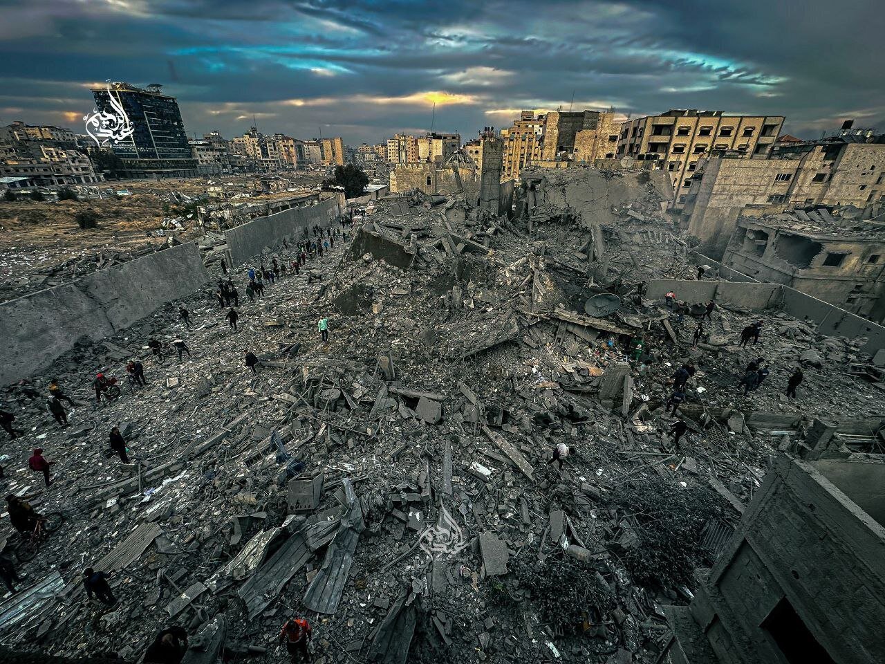 سیرک مونیخ؛ کارگردان: پسر شاه فراری ایران؛ تهیهکننده: دولت آلمان