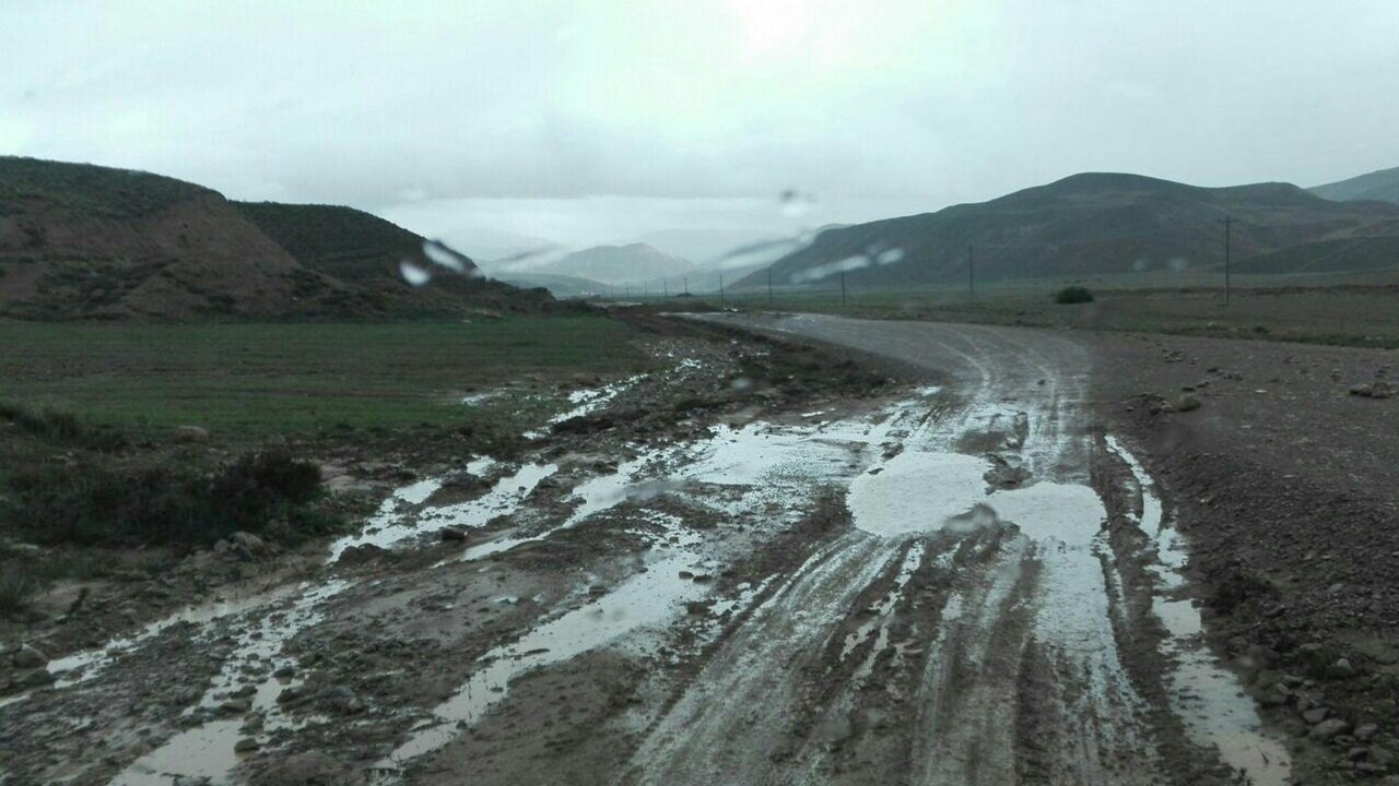 گلایه رانندگان از جاده گلی روستای اسمرود به شهرستان خلخال