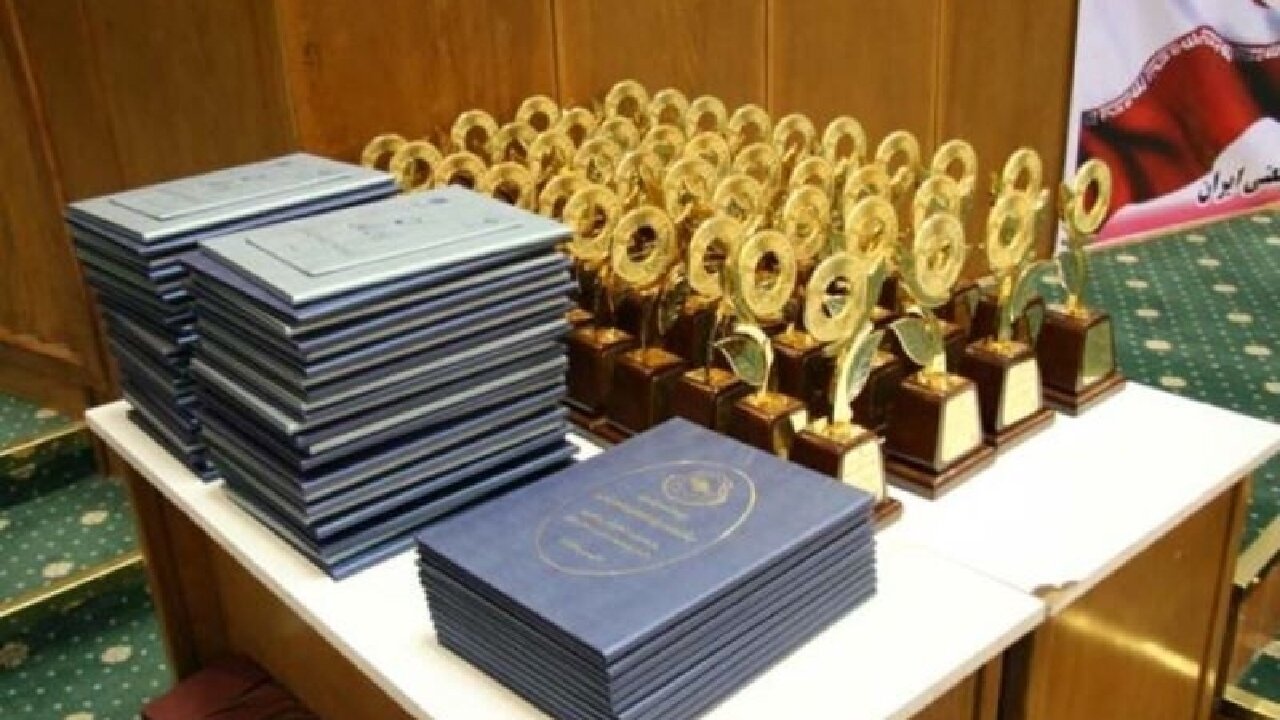 برگزیدگان جشنواره بینالمللی و جوان خوارزمی ۱۴۰۴ تجلیل شدند