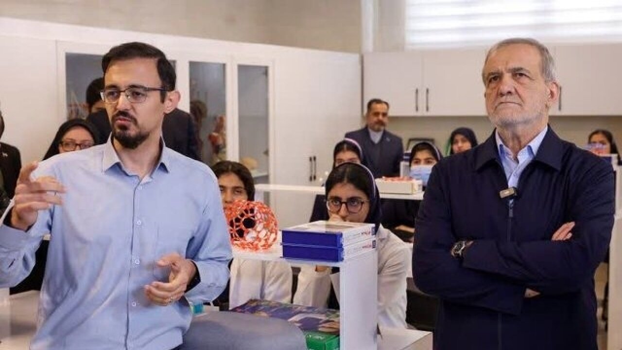 بازدید رئیسجمهور از مدرسه هوشمند فرزانگان شهریار/ تهران پیشتاز تحول آموزشی کشور