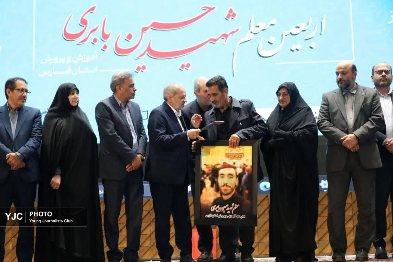 تأکید وزیر آموزش و پرورش بر تبیین فرهنگ ایثار و انسجام ملی