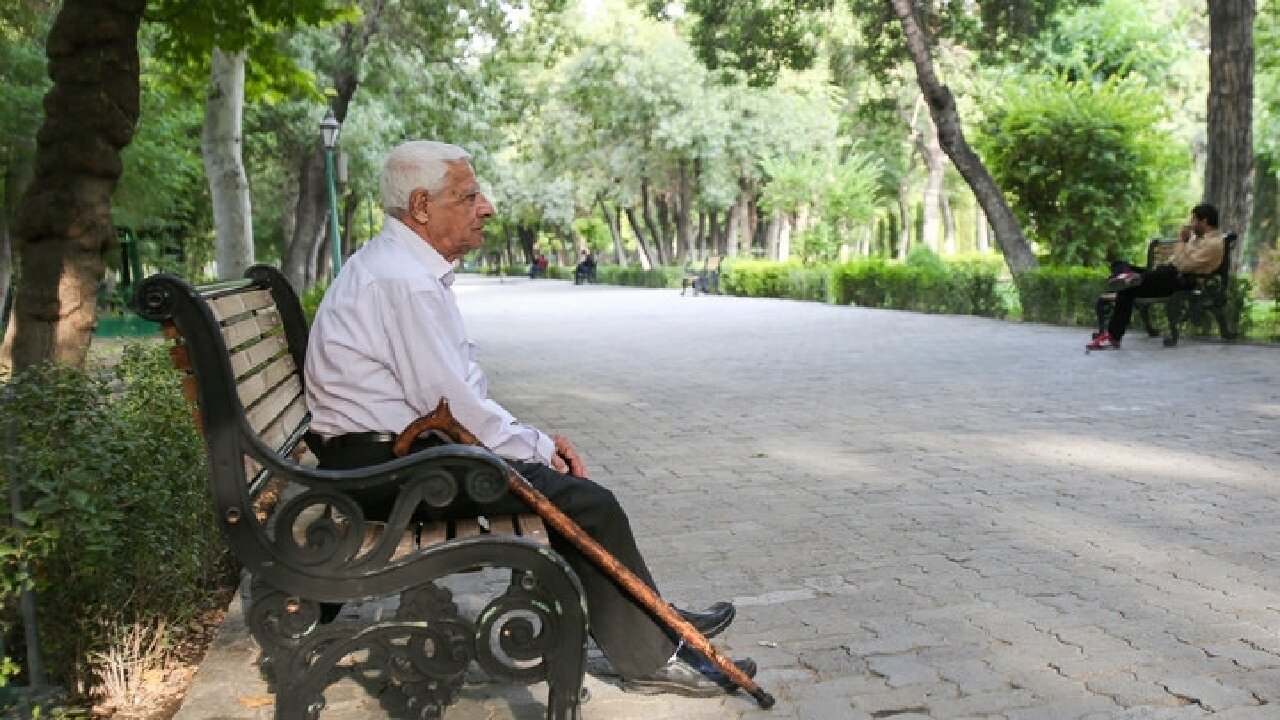 زمانبندی پرداخت حقوق بهمن‌ماه بازنشستگان و مستمری‌بگیران/ پرداخت عیدی؛ پس از تأمین منابع