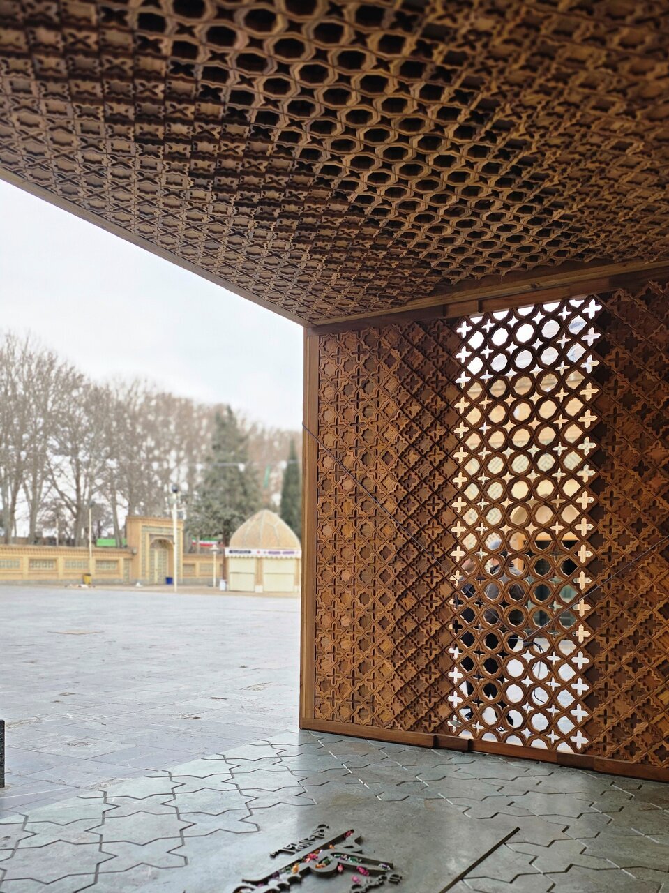 شاهکار گره چینی در یک مقبره | ساخت المان مقبره بایزید بدون چسب، پیچ و حتی یک میخ!