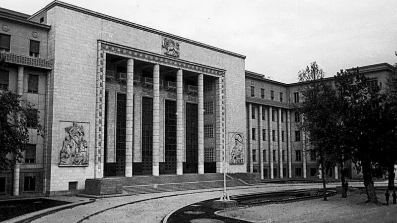 زرنگ‌ترین کلاهبردار ایرانی | مردی که کاخ دادگستری را فروخت