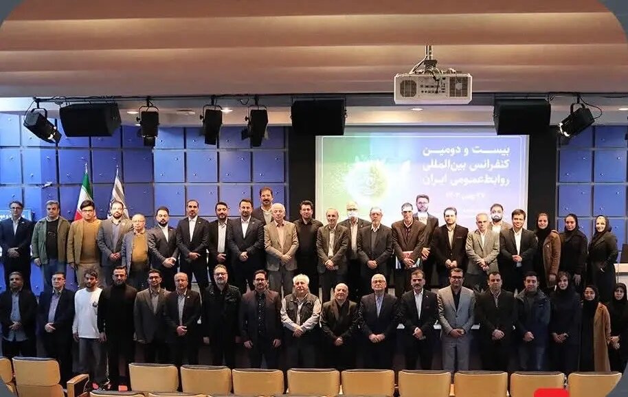 مدیریت ارتباطات فولاد مبارکه موفق به کسب تندیس و جایزه ویژه در بخش «مدیریت روابط رسانه‌ای» شد