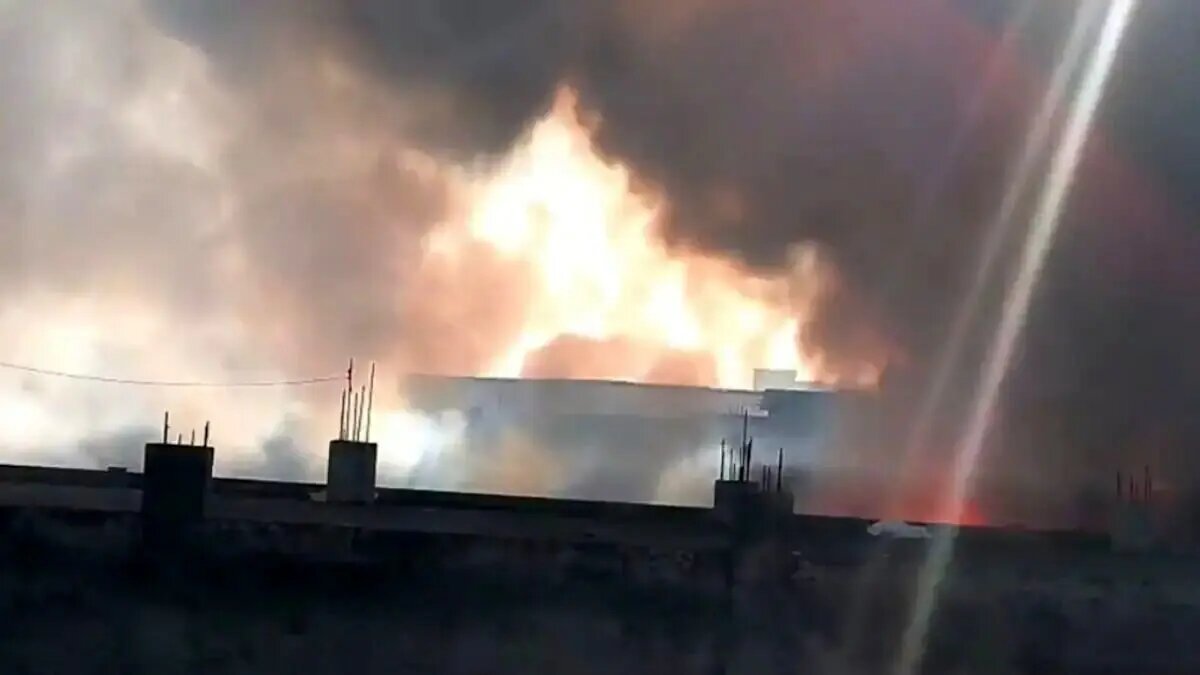 مرگ و مصدومیت ۹ کارگر در آتش‌سوزی یک کارخانه شیمیایی در هند