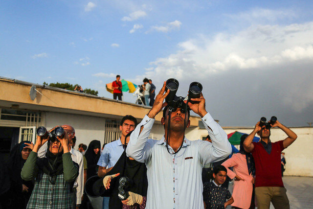 در انتظار ماه!
