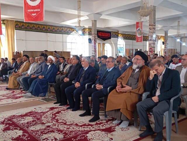 نماینده ولی فقیه در بنیاد شهید کهگیلویه: بیگانگان، وحدت ملت ایران را نشانه گرفتهاند
