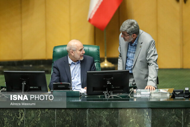 کوچکزاده: در جدول ۹ بودجه تقلب شده/ قالیباف: تهمت می زنی