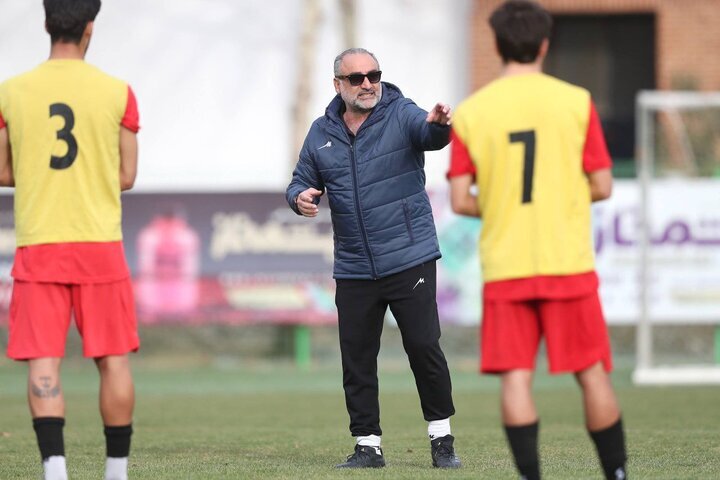 نسل جدید دیگری را به فوتبال ایران تحویل می دهم/ هر ایرانی شانس دارد