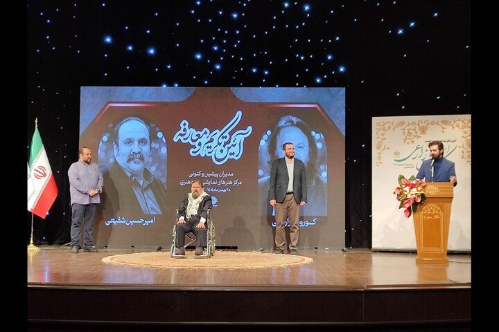 کوروش زارعی تجلیل شد؛ هنرمندی که در خارج بیشتر از ایران طرفدار دارد