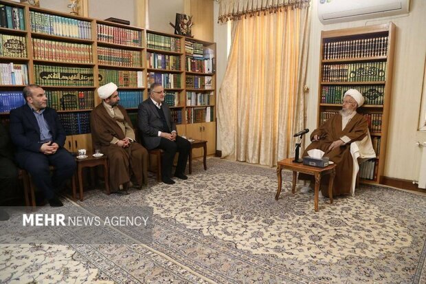 آیت الله مکارم شیرازی: مسکن یکی از اصلی‌ترین موانع ازدواج جوانان است