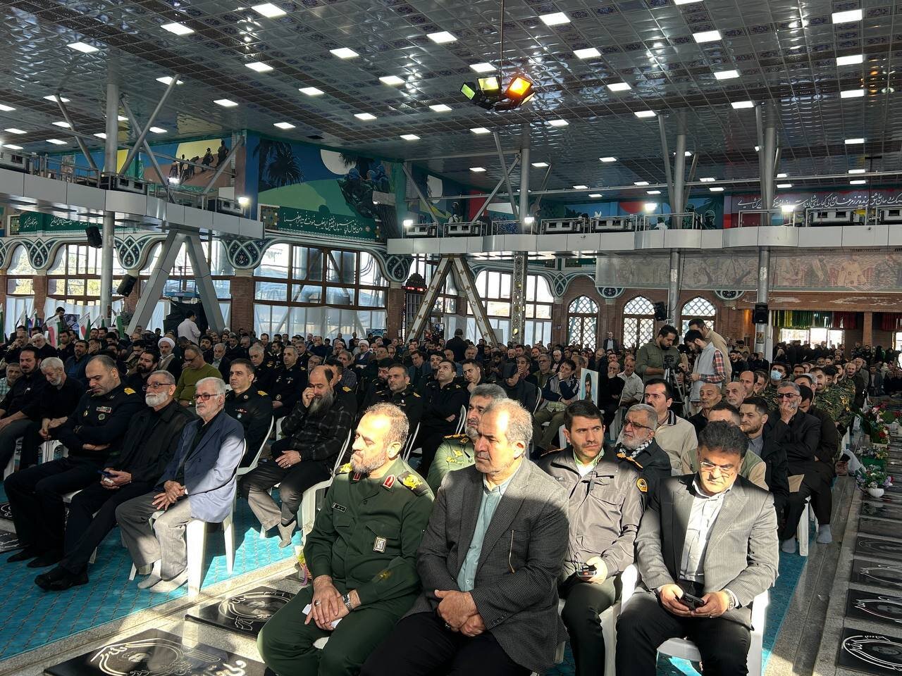 چهل روز از جنایت اغتشاشگران گذشت/ برگزاری چهلم شهدای امنیت و سلامت در گلزار شهدای رشت با حضور گسترده مردم+فیلم