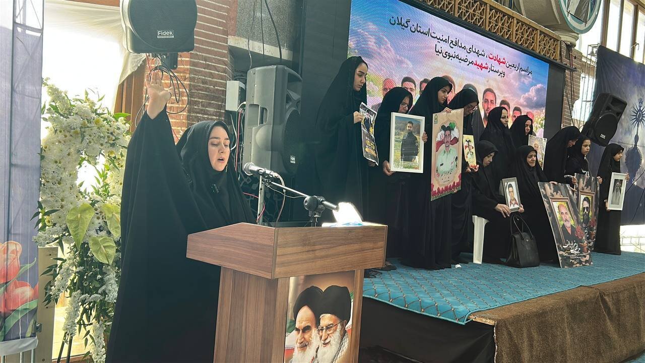 چهل روز از جنایت اغتشاشگران گذشت/ برگزاری چهلم شهدای امنیت و سلامت در گلزار شهدای رشت با حضور گسترده مردم+فیلم