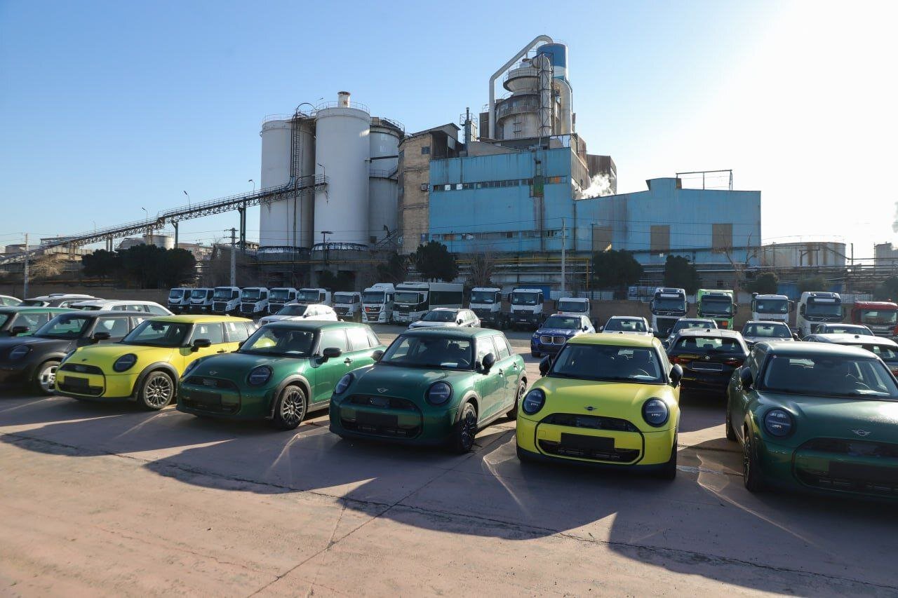 تعیین تکلیف ۱۵ همت کالا در اموال تملیکی/ترخیص بیش از ۱۷ هزار وسیله نقلیه از گمرکات تهران