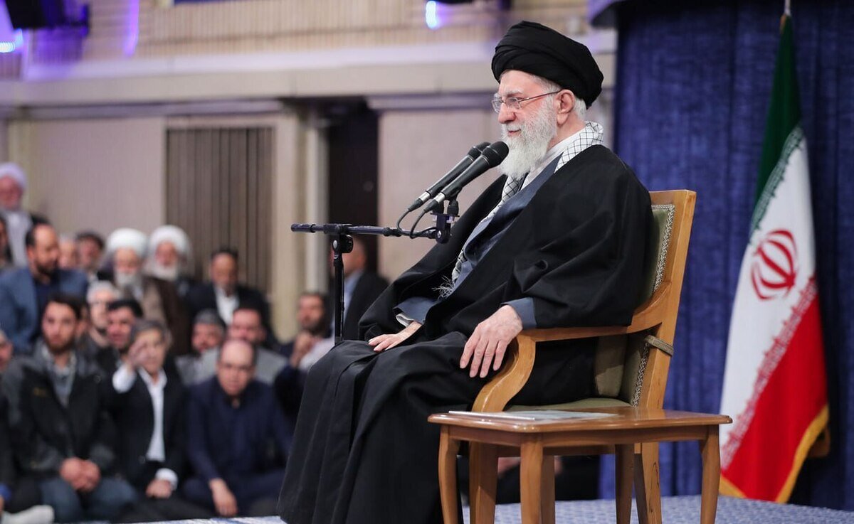 رهبر انقلاب: خطرناک‌تر از ناو، سلاحی است که آن را به قعر دریا می‌فرستد + فیلم