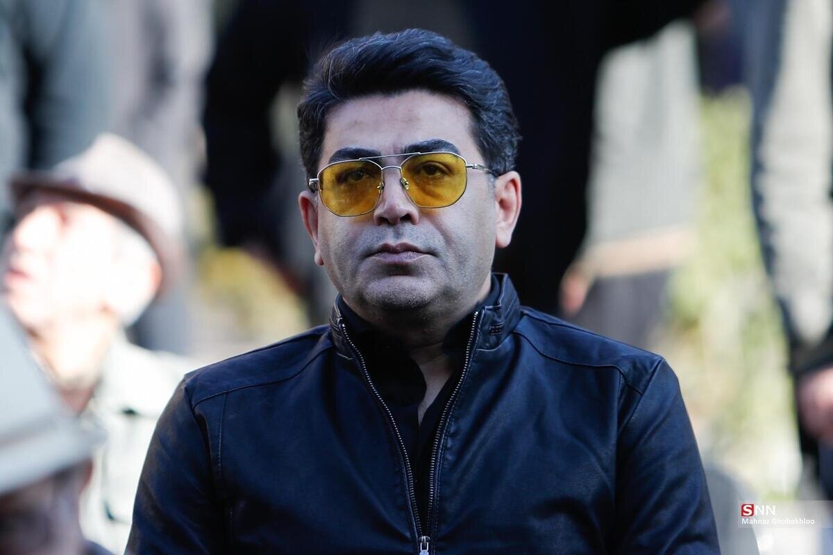 فرزاد حسنی: مرحوم عنایت الله بخشی در خلق نیکو و صبر شهره بود/ بیان شیوا و عجیبی هم در بازیگری داشت + فیلم