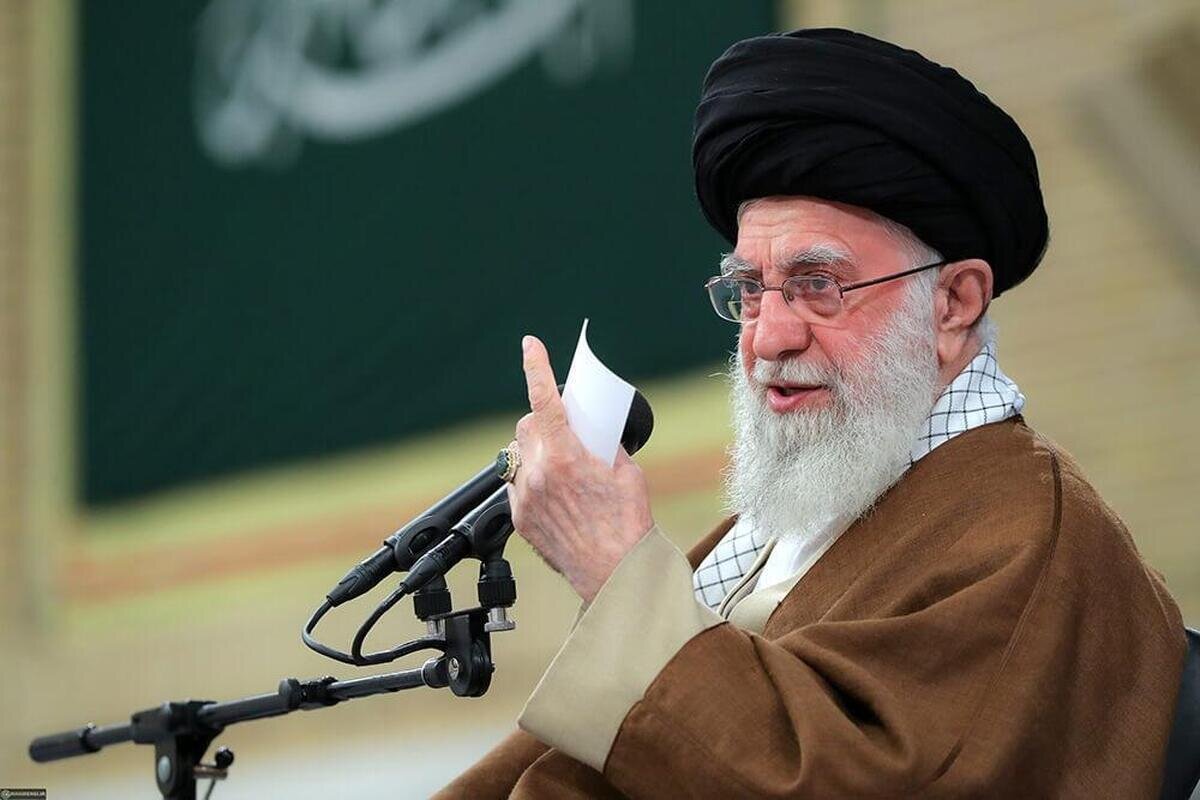 پاسخ رهبر معظم انقلاب به تهدیدهای رئیسجمهور آمریکا: میگوید ارتش ما قویترین ارتش دنیا است؛ قویترین ارتش دنیا ممکن است گاهی آنچنان سیلی بخورد که از جا نتواند بلند شود + فیلم