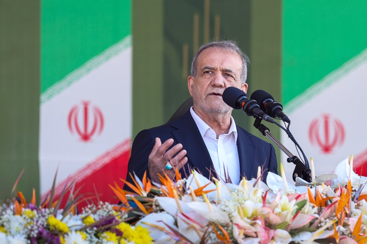 پزشکیان: ما به شما عزیزان در نیروی انتظامی افتخار میکنیم/ مردم به امنیت نیازی حیاتی دارند+فیلم