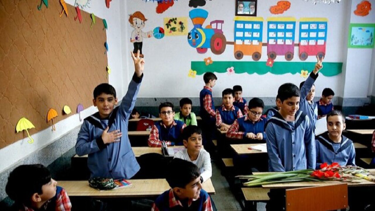 گُلی که مدارس بر سر هویت دانشآموزان میزنند