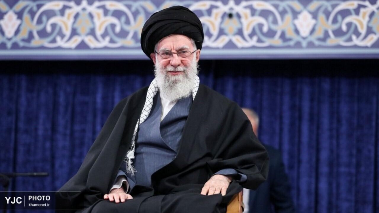 رهبر معظم انقلاب: ما داغدار و عزادار خون‌های ریخته شده در فتنه دی هستیم/ خطرناک‌تر از ناو، آن سلاحی است که می‌تواند آن را به قعر دریا بفرستد